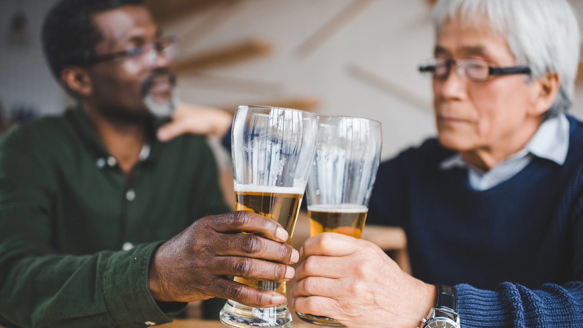As versões sem álcool ou zero álcool vêm conquistando cada vez mais espaço no Brasil. Conheça mais sobre elas, desde sua produção até as restrições de consumo.