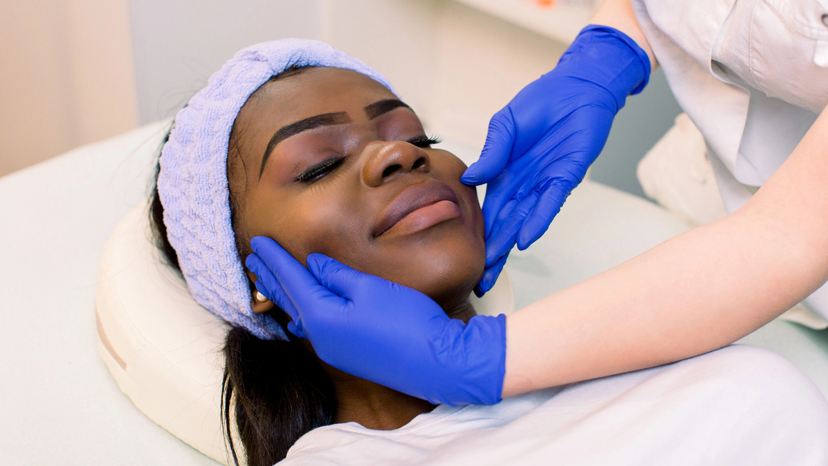 Quem tem doenças autoimunes também quer se sentir bem com o próprio corpo. Entenda como é possível realizar procedimentos estéticos com segurança