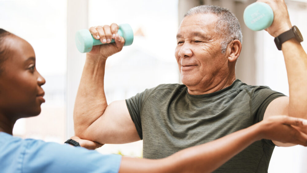 A reabilitação pós-AVC visa devolver a autonomia ao paciente, que poderá conviver com sequelas pelo resto da vida. Entenda a importância de fazer fisioterapia o quanto antes