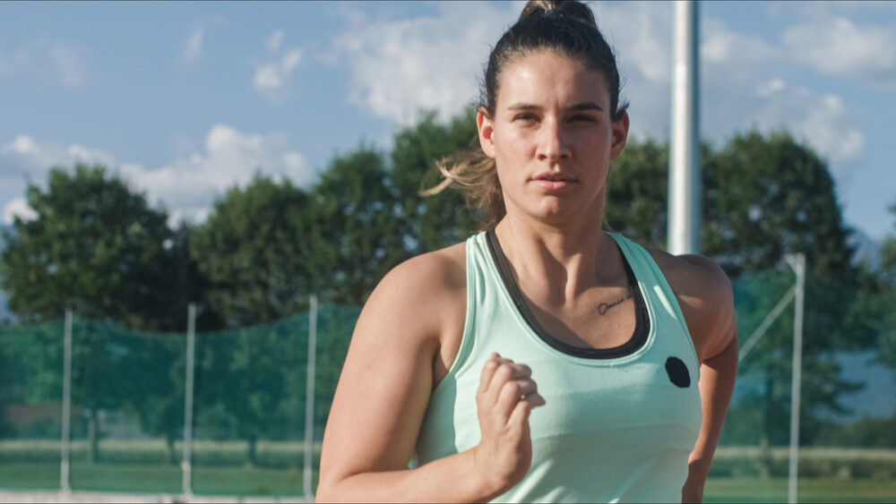 É verdade que as pessoas que correm ficam com o rosto mais magro, envelhecido ou “derretido”? Entenda o que é o chamado runner’s face