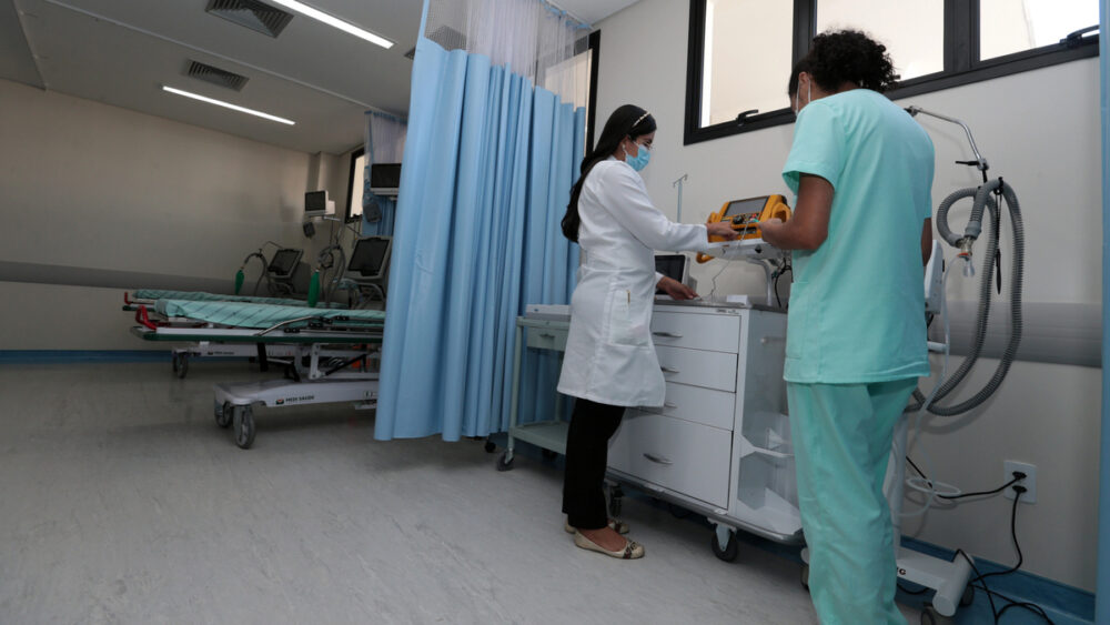 funcionárias do SUS trabalham em área hospitalar