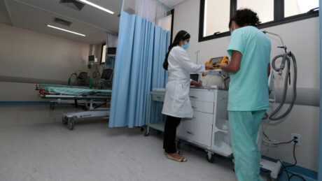funcionárias do SUS trabalham em área hospitalar