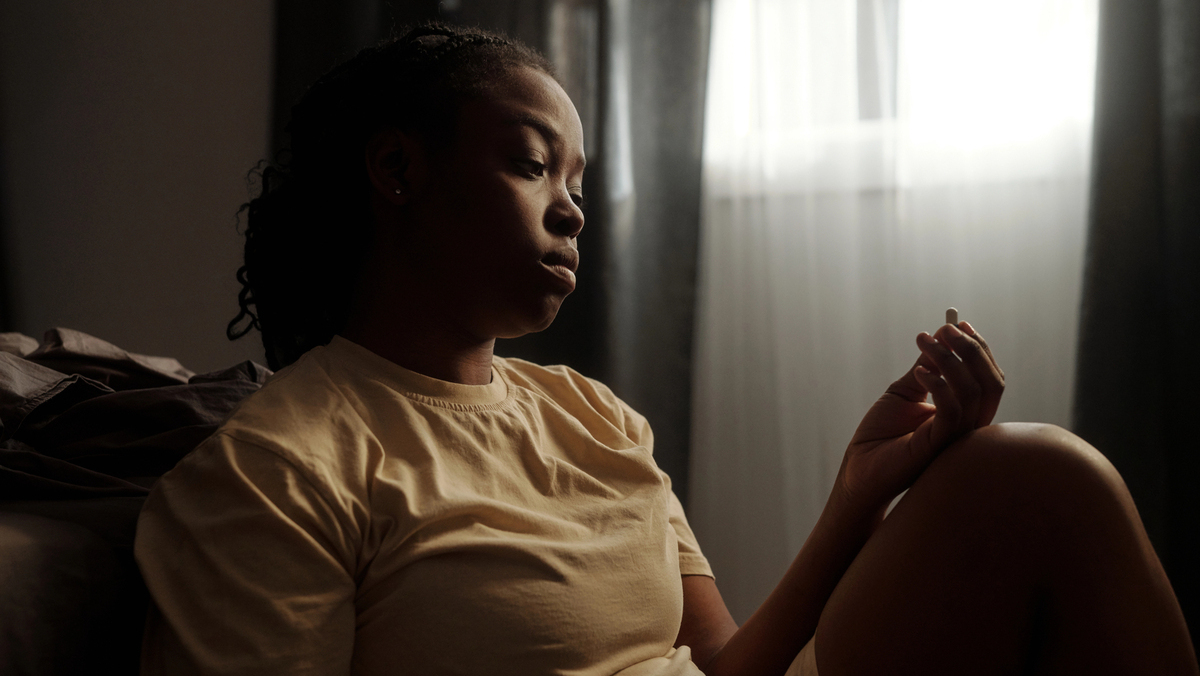 Dupla jornada, insônia e dependência faz com que as mulheres sejam as mais afetadas pelos efeitos do uso indiscriminado de drogas Z