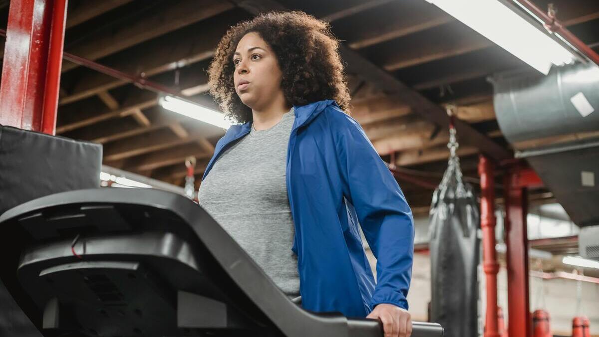O treino aeróbico no início do tratamento da artrose ajuda a diminuir a dor e melhora a adesão do paciente. Entenda a diferença entre essa modalidade e a musculação
