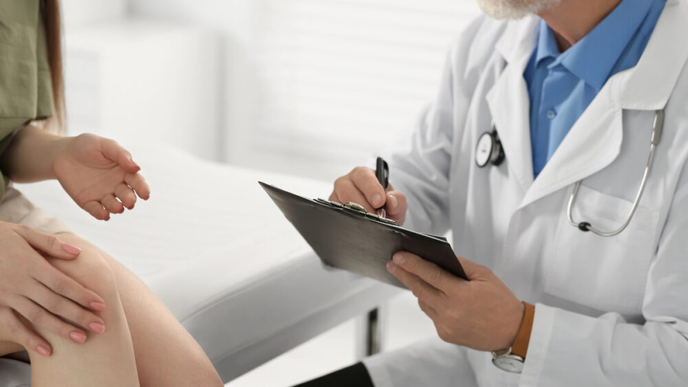 Mesmo após a transição, a próstata exige atenção à saúde de mulheres trans