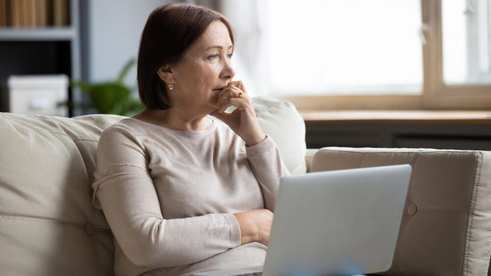As mudanças hormonais da menopausa podem ser interpretadas como “queda de desempenho”. Entenda o que muda para a mulher e como amenizar os sintomas