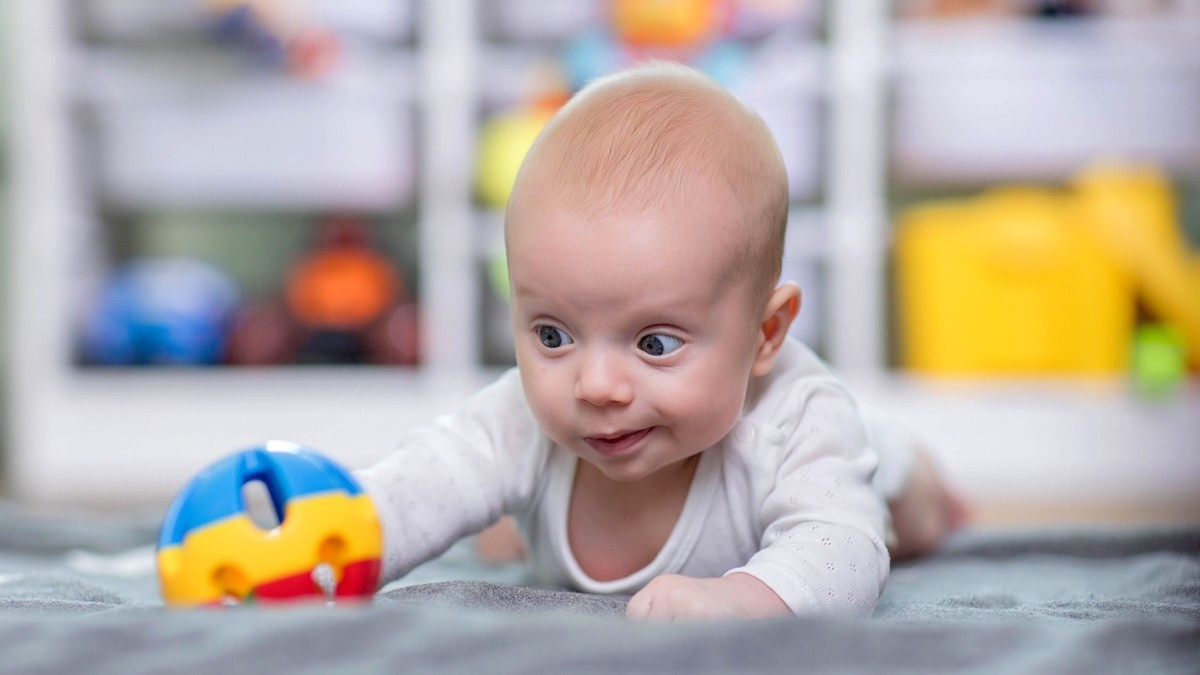 Tummy time: quais os benefícios e como fazer com o seu bebê?